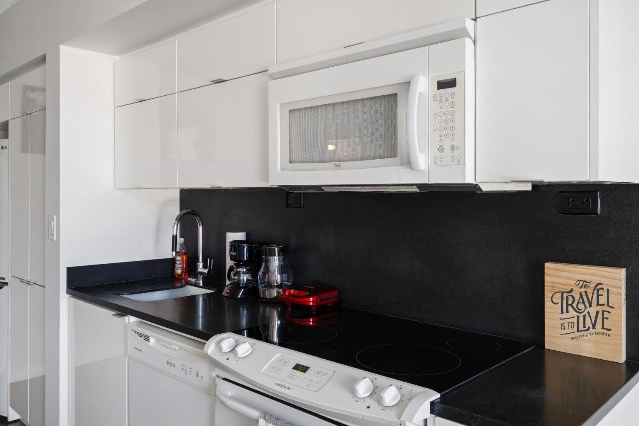 Family Oriented Downtown Toronto 2Bdrm Condo With Parking & Office Space Bagian luar foto