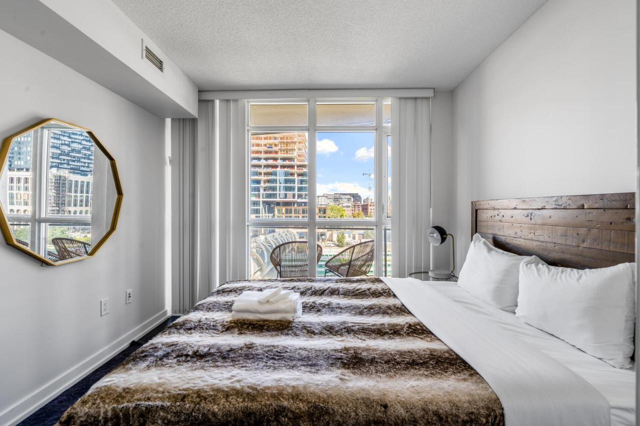 Family Oriented Downtown Toronto 2Bdrm Condo With Parking & Office Space Bagian luar foto