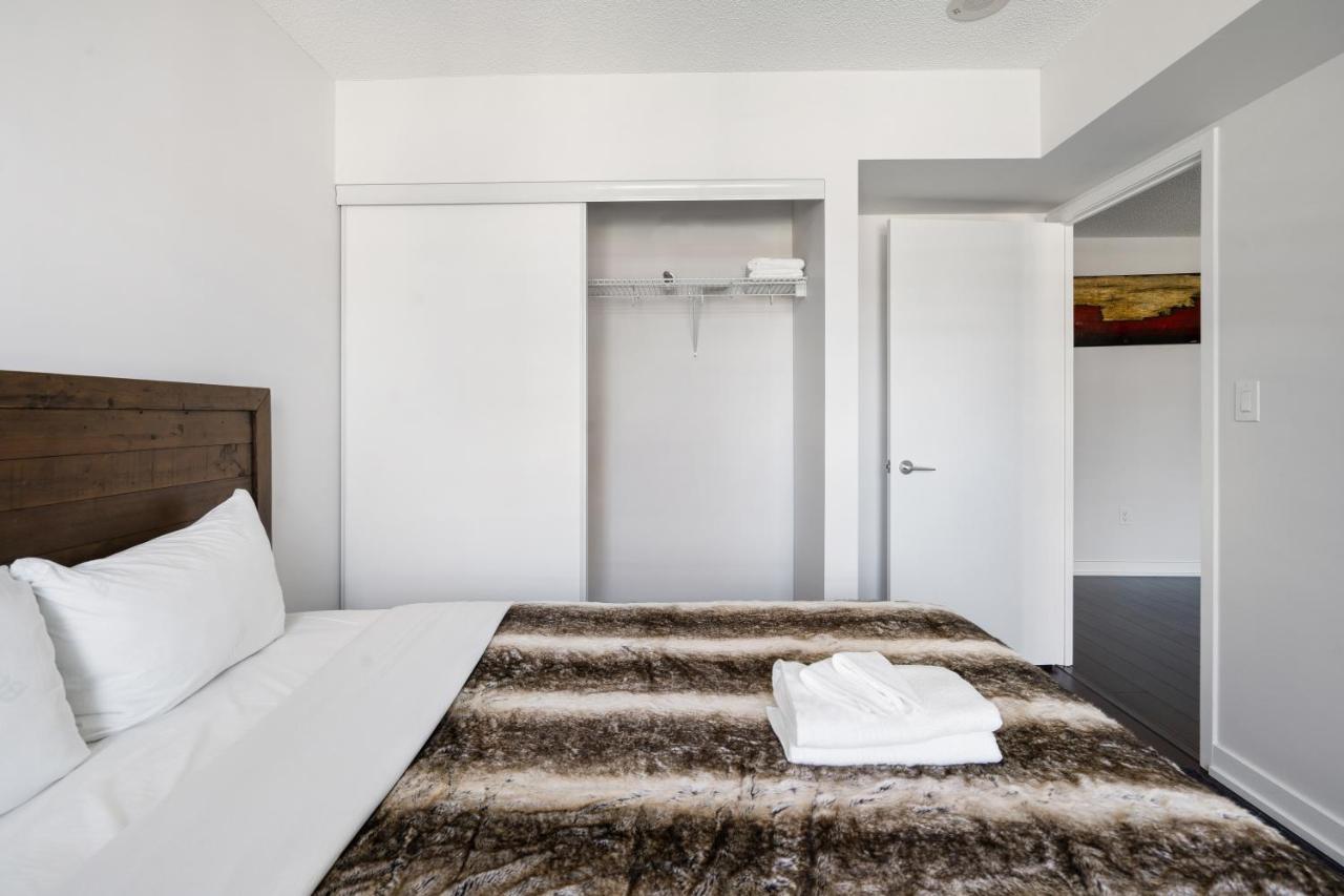 Family Oriented Downtown Toronto 2Bdrm Condo With Parking & Office Space Bagian luar foto