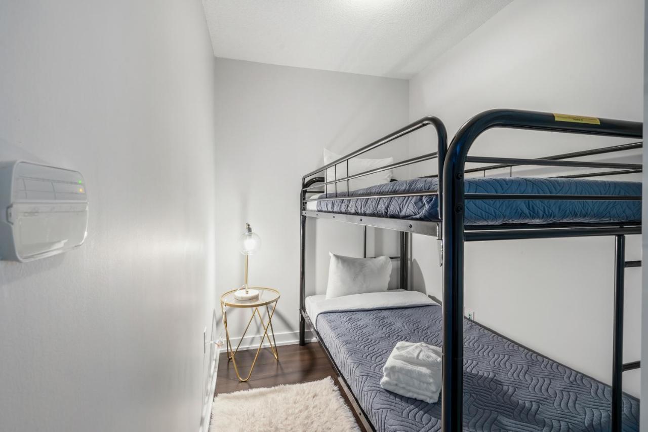 Family Oriented Downtown Toronto 2Bdrm Condo With Parking & Office Space Bagian luar foto