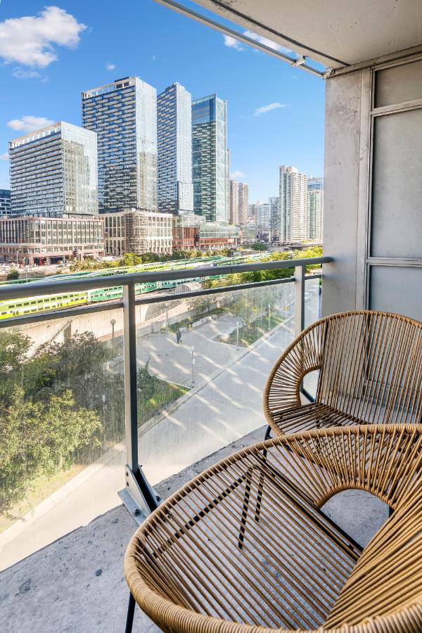 Family Oriented Downtown Toronto 2Bdrm Condo With Parking & Office Space Bagian luar foto
