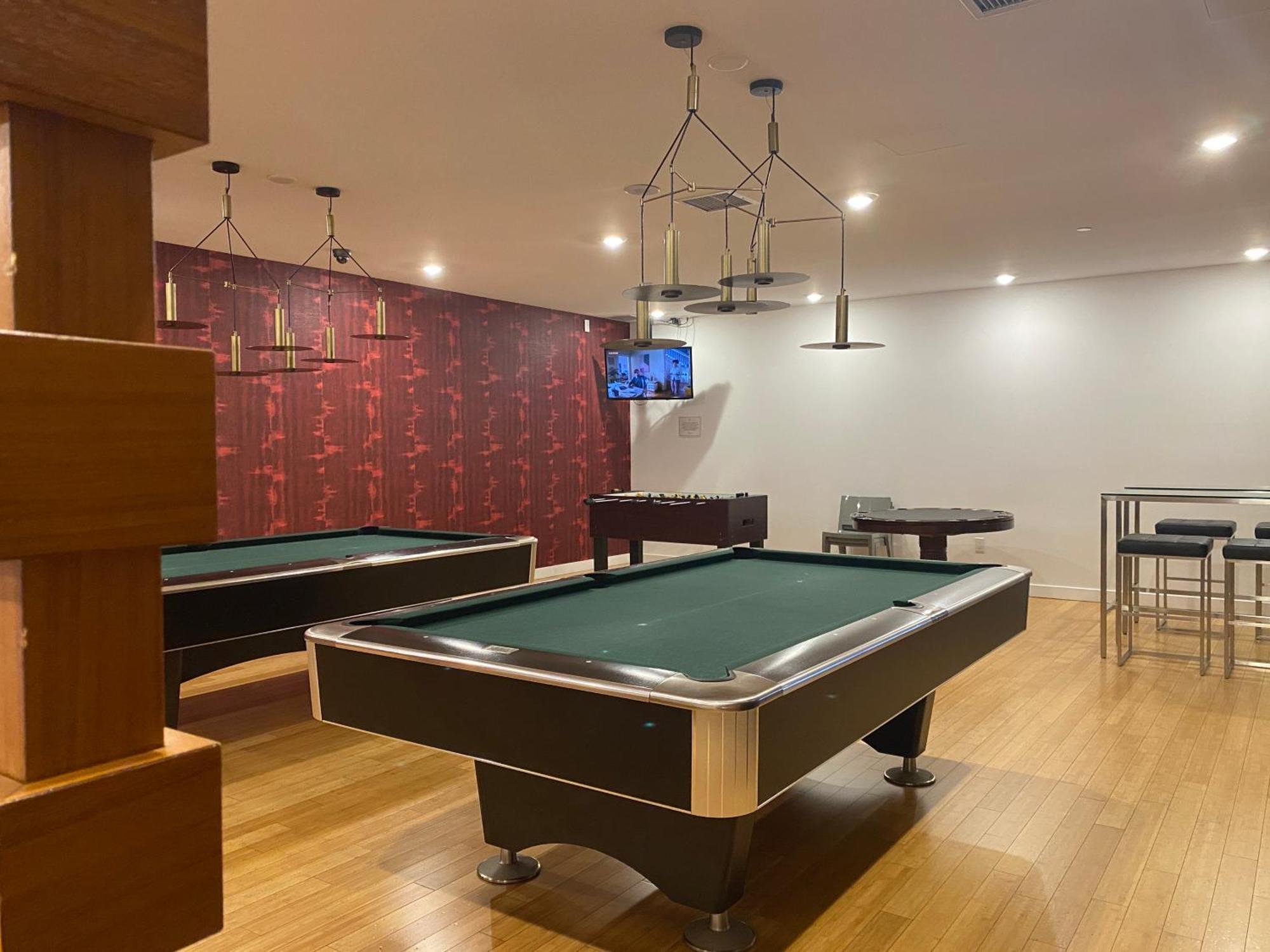 Family Oriented Downtown Toronto 2Bdrm Condo With Parking & Office Space Bagian luar foto